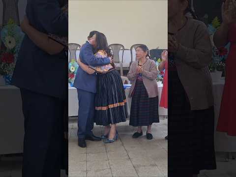 Tradiciones quetzaltecas/ El Agradecimiento A Través Del Abrazo #15años #Quetzaltenango #suscribete