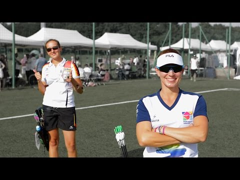 Want to try my bow? Maja and Elena swap kit at Wroclaw 2014
