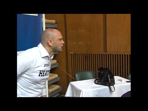 Директорът на НГДЕК заснета на мач по време на болничен