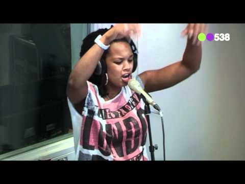 Shary-An - Couldn't Care Less (live bij Evers Staat Op)