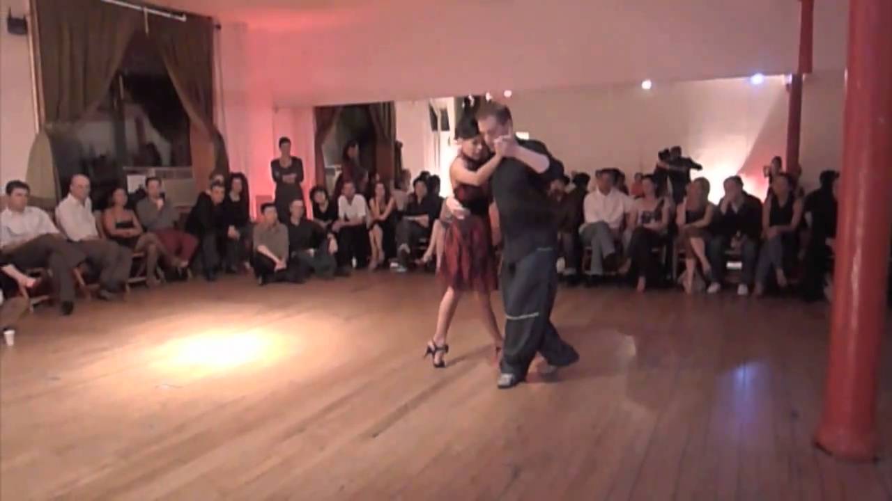 Luna Palacios & Santiago Steele dance 'Milonguero Viejo' at the Práctilonga Marathon