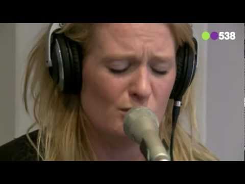 Radio 538: Miss Montreal - I Know I Will Be Fine This Year (live bij Evers Staat Op)