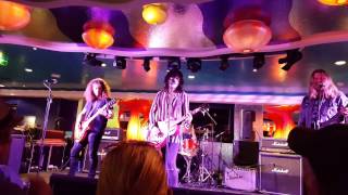 Tyler Bryant & the Shakedown Cruise III partial camera phone video Stitch it Up, Last One Leaving