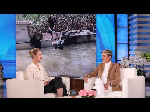 ブリー・ラーソン、ベアー・グリルスとワイルドに走っている時に偽のワニを見たと思っていた (Brie Larson Thought She Saw Fake Crocodiles While Running Wild with Bear Grylls)