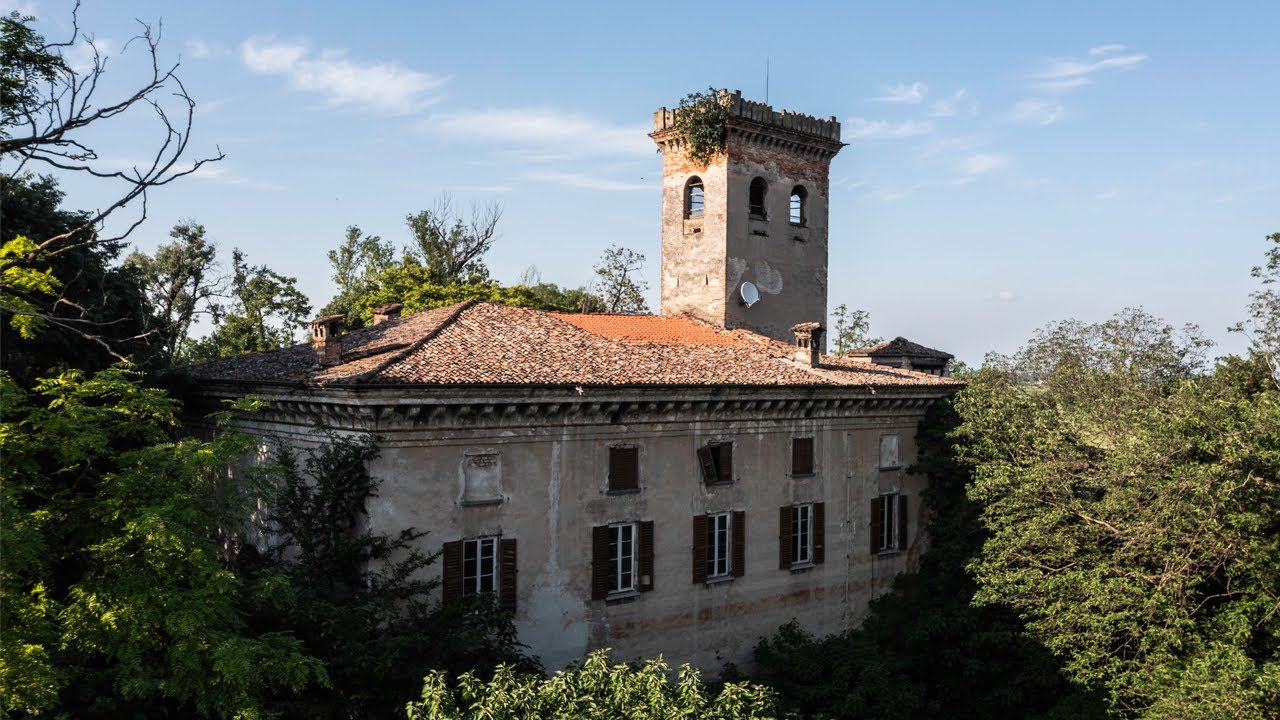 A DARK HISTORY | Abandoned 12th-Century Italian Palace of a Notorious Painter