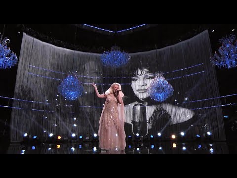 Christina Aguilera ft. with Hologram of Whitney Houston - I Have Nothing (Subtitles PT/ENG)