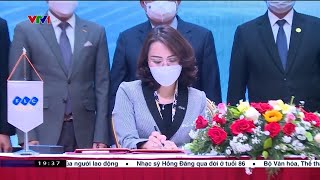 [VTV1 - Thời sự 19h] FLC và PetroTrade ký hợp đồng đầu tư, xây dựng đường sắt kết nối Lào - Việt Nam