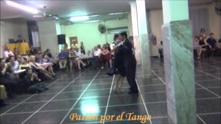 JULIETA QUESTA y RAULI CHOQUE Bailando EL TANGO ES EL TANGO en FLOREAL MILONGA