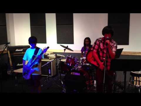 Seven Nation Army (cover) Lotus Baudier , three elements