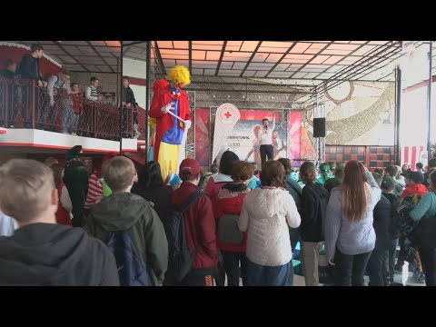 Праздник для более чем 400 ребят провела Гомельская организация Красного Креста видео