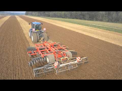 NewHolland T9.560 with Gregoire-Besson Discordon working down beet land