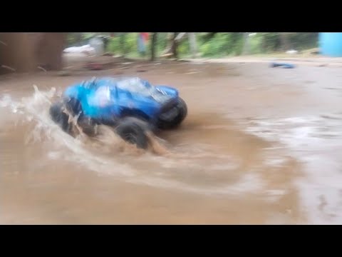 Zwd 005 monster truck ko paani mei daal di full Offroading #mickeyjagu
