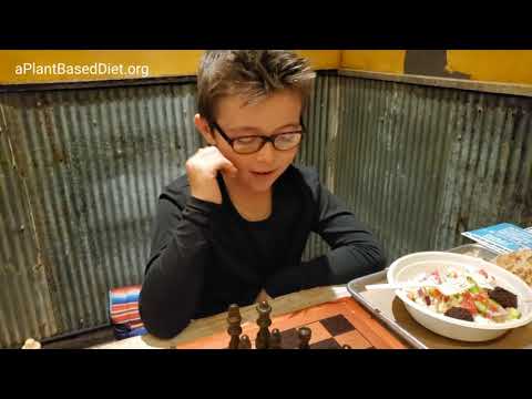 Eating @ Shouk w/ VeganEvan !!