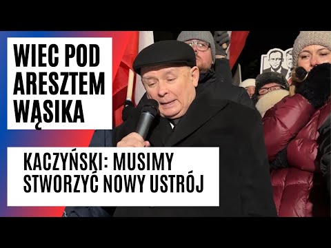 Kaczyński pod więzieniem w Przytułach Starych.