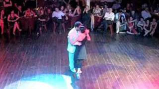 Pablo Villarraza y Dana Frigoli bailando un Tango en el Festival de Lisboa en Mayo de 2009