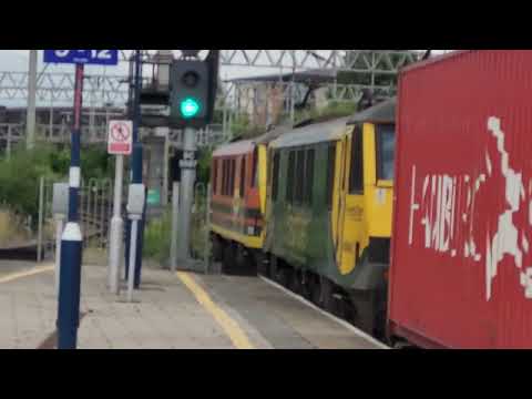 4M87 - FL90s - 90008 and 90043 bound for Basford Hall