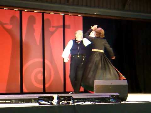 LK 2011 Ami Petersson Dregelid og Håkon Dregelid dansar springar.avi