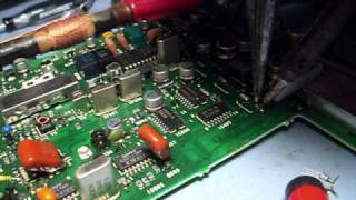 preview picture of video 'SONY ICF-SW77 capacitor removal'