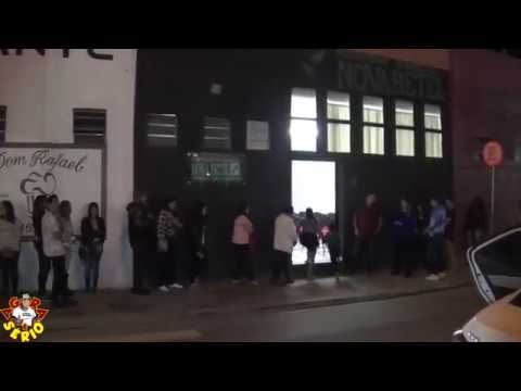 Fila Gigante na Porta da Igreja na Betel não teve explicação e Pastor Alexander não quis falar com a Imprensa