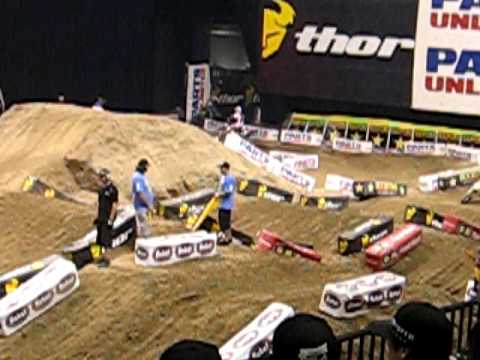 US Open 2009-James Stewart hits triple/quad rhythm section in last practice session