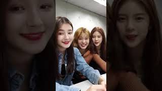 Download lagu MOMOLAND 모모랜드 Nancy, Ahin & Daisy - FB Live (October 25, 2017) mp3