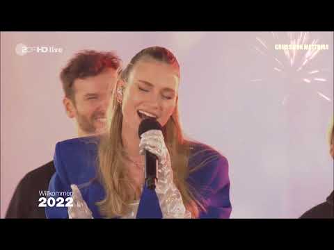 Jahreswechsel 2021-2022 mit: Carolin Niemczyk - Auld Lang Syne - (Willkommen 2022)