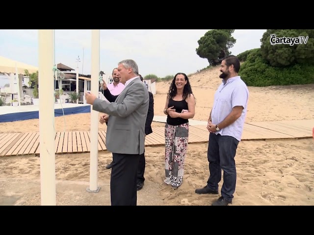 Izada de Bandera Azul 2018 en la playa cartayera de San Miguel