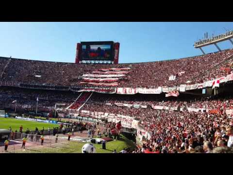 "River Plate y Boca Juniors, superclásico, salida de los equipos 6 de marzo 2016 (II)" Barra: Los Borrachos del Tablón • Club: River Plate • País: Argentina