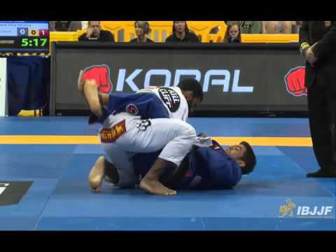 Vitor Oliveira v Otavio Souza - 2014 IBJJF Worlds Black Belt Middleweight Quarter-Final