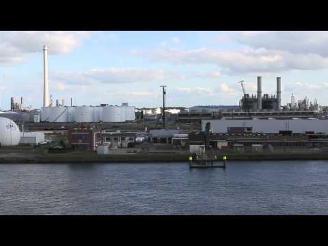 Rotterdam oil refinery c5 102412 102 2