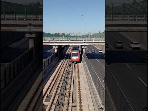 Metro de Santiago Línea 4A (AS02) próximo a ingresar a Estación La Granja