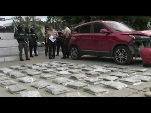 Policía halla 11 bultos de marihuana en carro accidentado en El Carmen