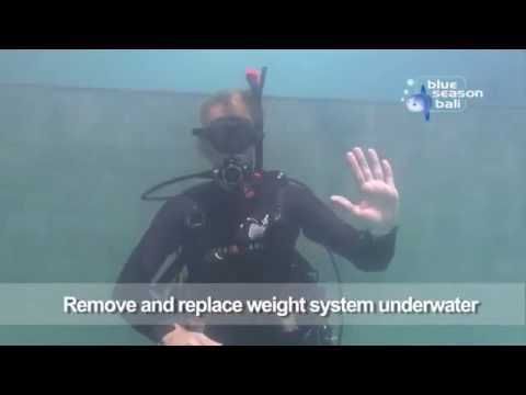 2014 PADI Divemaster Skills - Remove And Replace Weight System Underwater