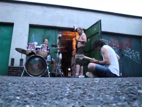 The Paid - ThE Paid - Live in front of Zbraslav Garage - Jun 2011 - jam #2
