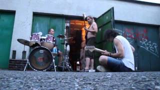 Video ThE Paid - Live in front of Zbraslav Garage - Jun 2011 - jam #2