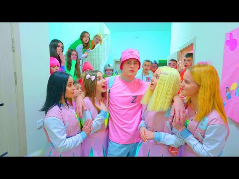 ¡El nuevo chico glamoroso de Bunny School es la nueva novia de la Cheerleader Diana!