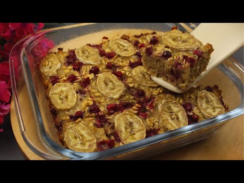 The best sugar-free, flour-free, and butter-free breakfast! Oatmeal and berry breakfast.