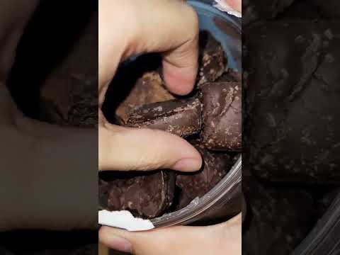 WOW YUMMY SANDERS DARK CHOCOLATE CARAMEL #asmr #asmrsounds #mukbang #satisfying #food #cute #shorts