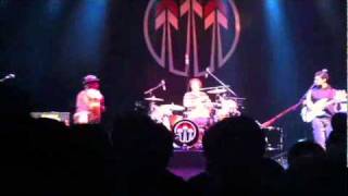 HD john butler trio live in japan- Dont wanna see your face January 2011