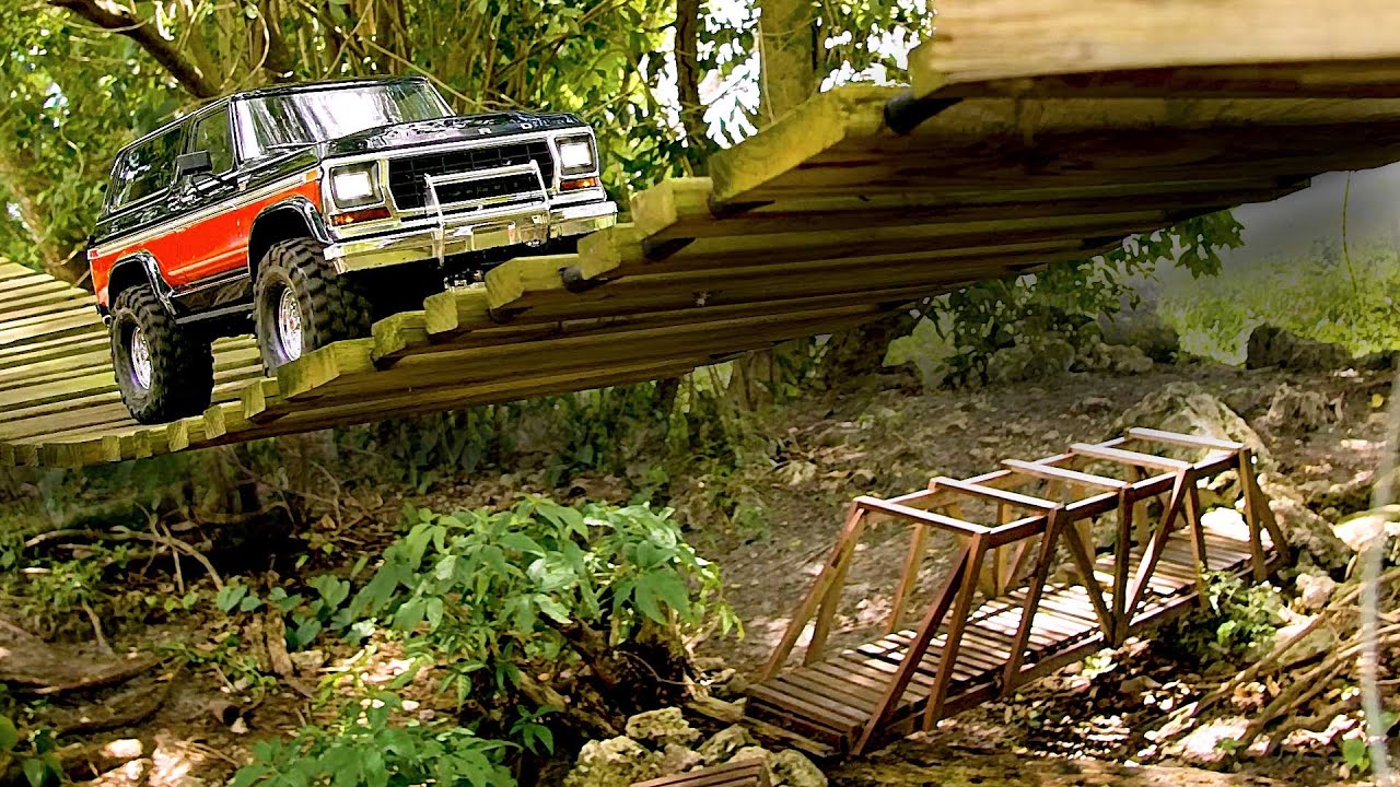 Traxxas TRX-4 Ford Bronco 1979 1:10 RTR červená