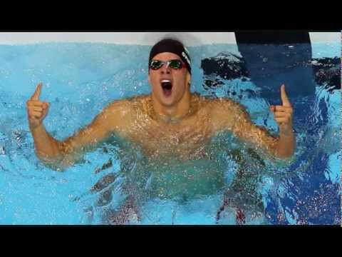 Daniel Gyurta of Hungary breaks World Record in Mens 200 Meter Breaststroke!