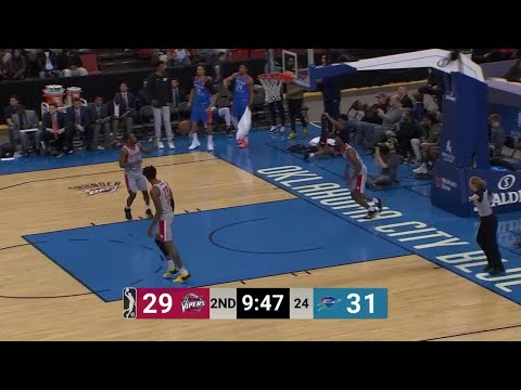 Richard Solomon flies in for the alley-oop slam