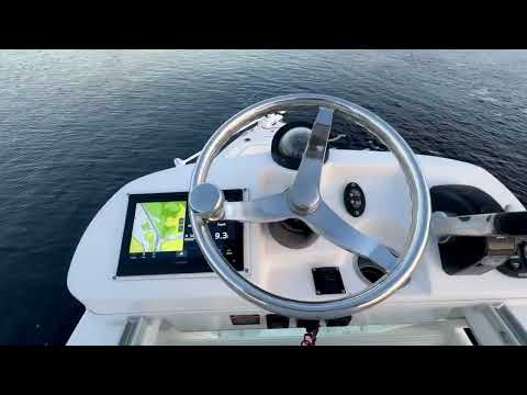 2018 Everglades 243 Center Console Video