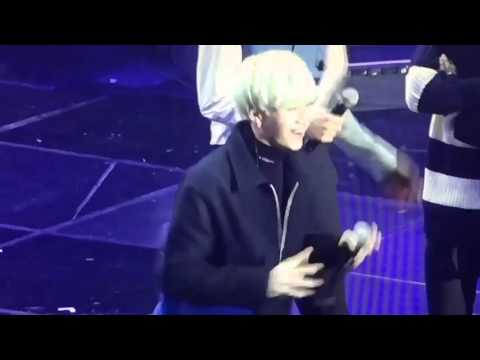 [160124] BTS - Suga immitating Jungkook's legendary dance @ 2nd Muster Zip.22920