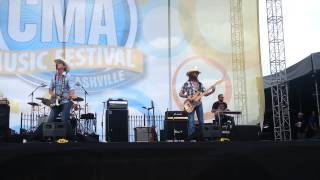 Jon Pardi CMA Fest 2014 Trash a Hotel Room