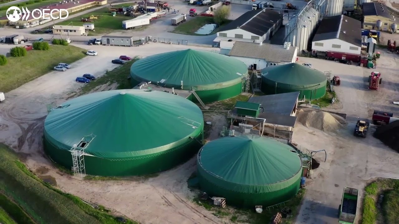 How has the environmental performance of agriculture evolved over the last 30 years?