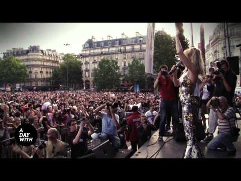 DAY OFF - Arielle Dombasle à la Gay Pride