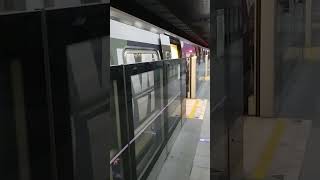 (偶遇桃捷彩繪列車) 機場捷運 長庚醫院站拍攝