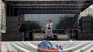 Jesse Vega "Get's Loud" on El Barrio Del Carnival