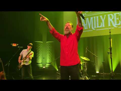 Mac Powell And The Family Reunion: Whoo! - Live